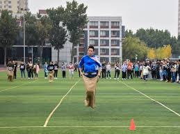 炸金花你是在跟牌还是跟情绪（炸金花时，你跟的是牌面还是情绪？）