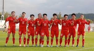 詹姆斯ins转发了致敬浓眉的视频和海报…